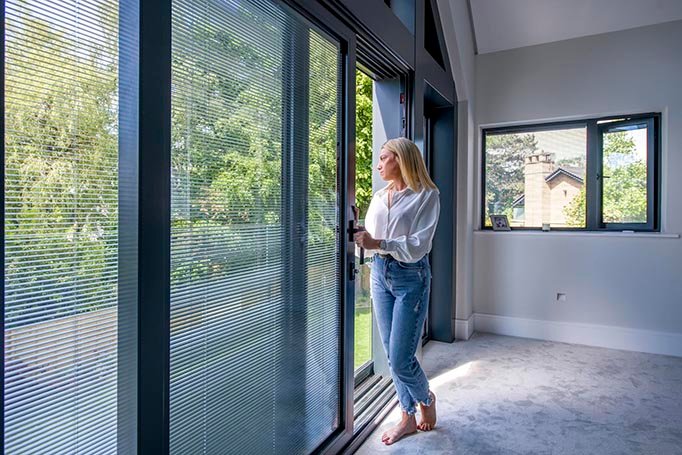 Double glazed unit with venetian integral blinds sealed inside